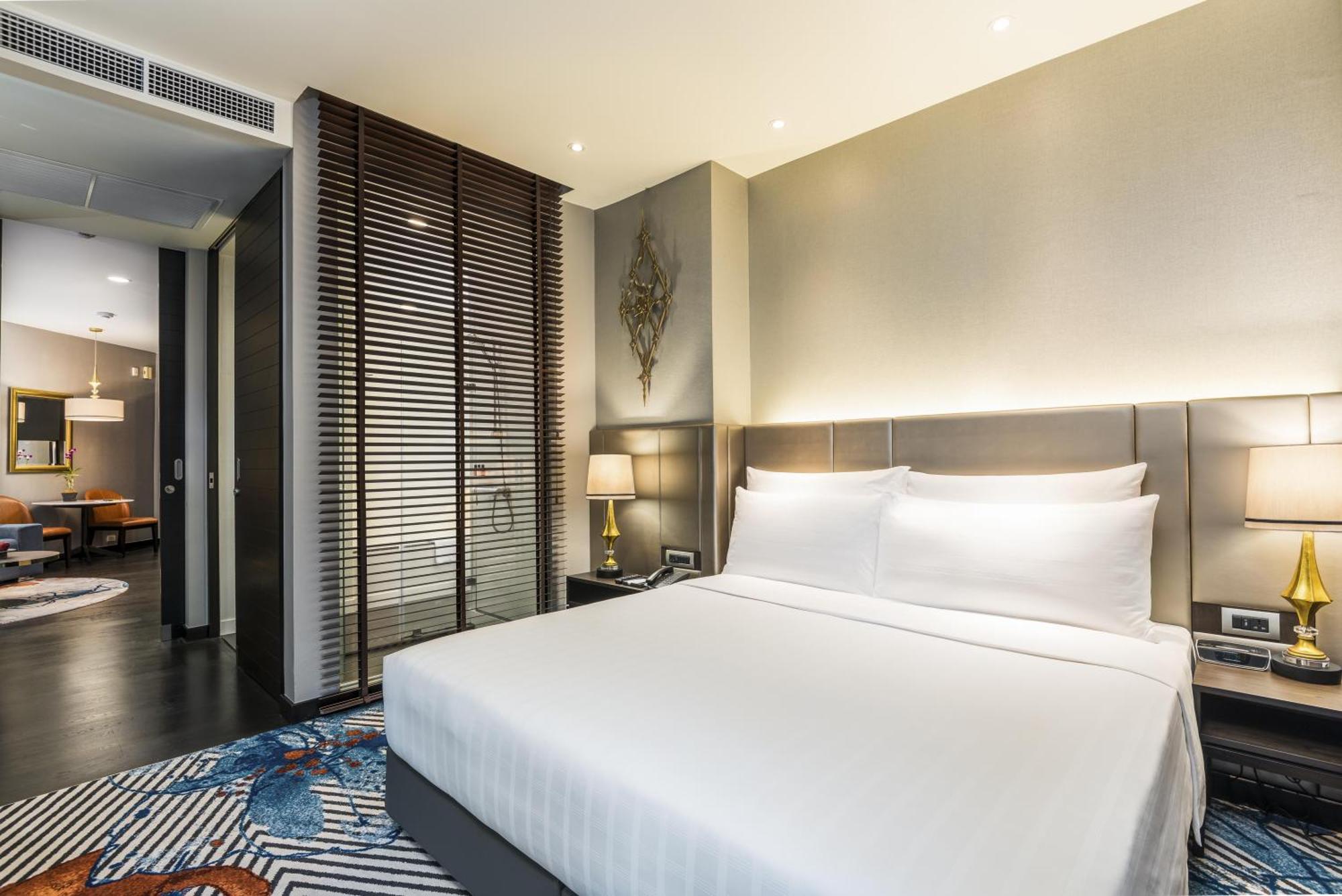 One Bedroom Club Suite King City View