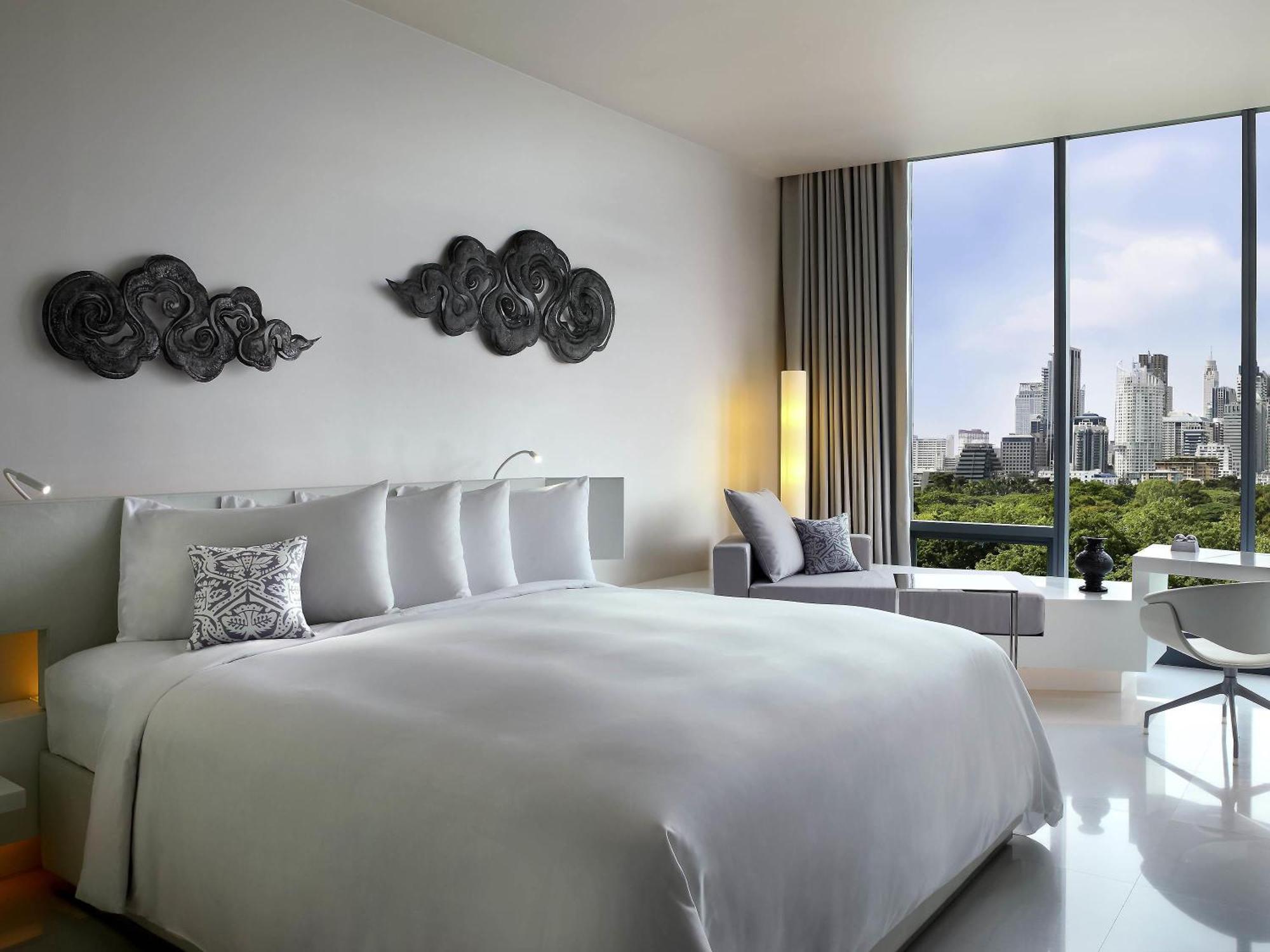 SO Suite mit 1 Schlafzimmer, Blick auf den Lumpini-Park oder die Stadt und Club-Vorteilen