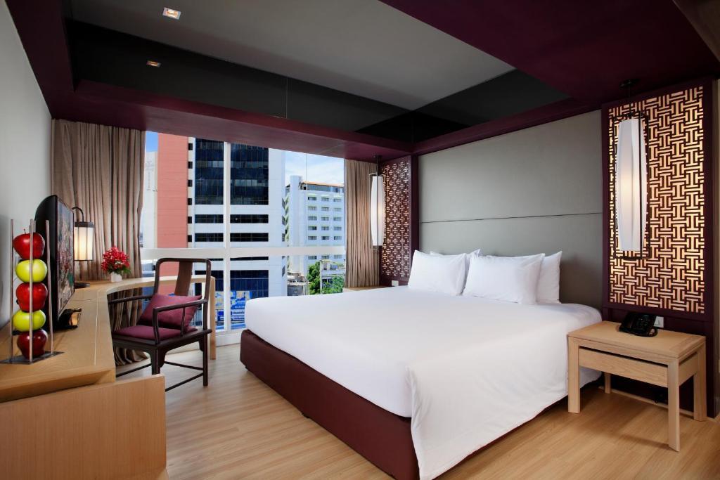 Deluxe Zimmer mit Kingsize-Bett und Stadtblick
